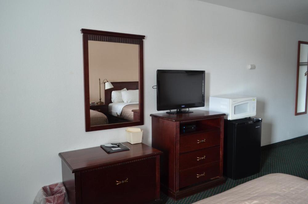 Queen Room - Non-Smoking interior